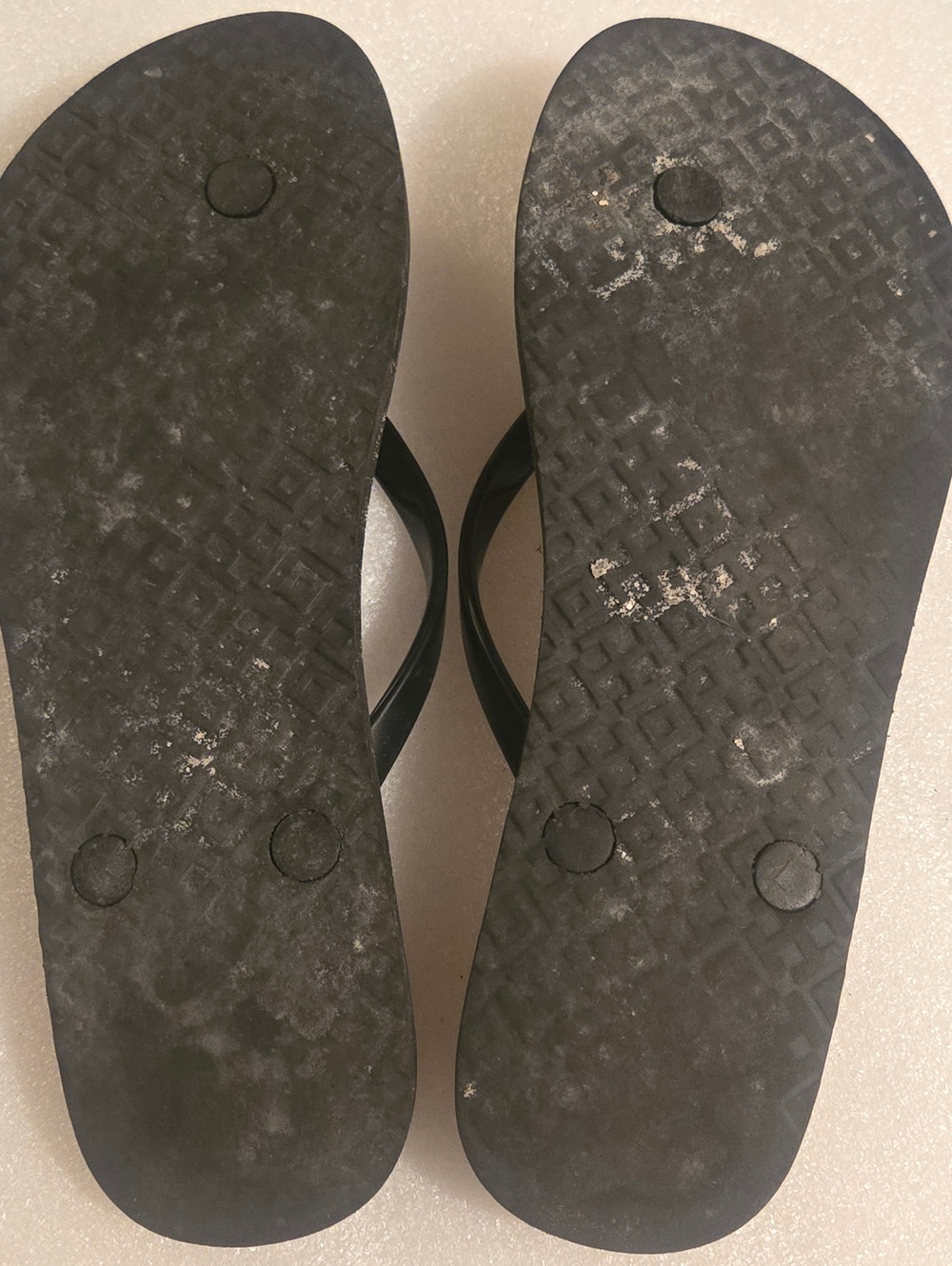 GUC Tory Burch Black Cheetah Thong Flip Flops Size 8M Thin Gold Logo Medallion - Picture 6 of 6